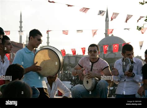 Le Festival d'Istanbul: une célébration explosive de la musique et des arts traditionnels turcs