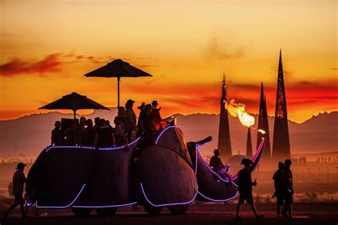 Le Festival AfrikaBurn : Un mélange unique d’expression artistique et de déconstruction sociale dans le désert Karoo